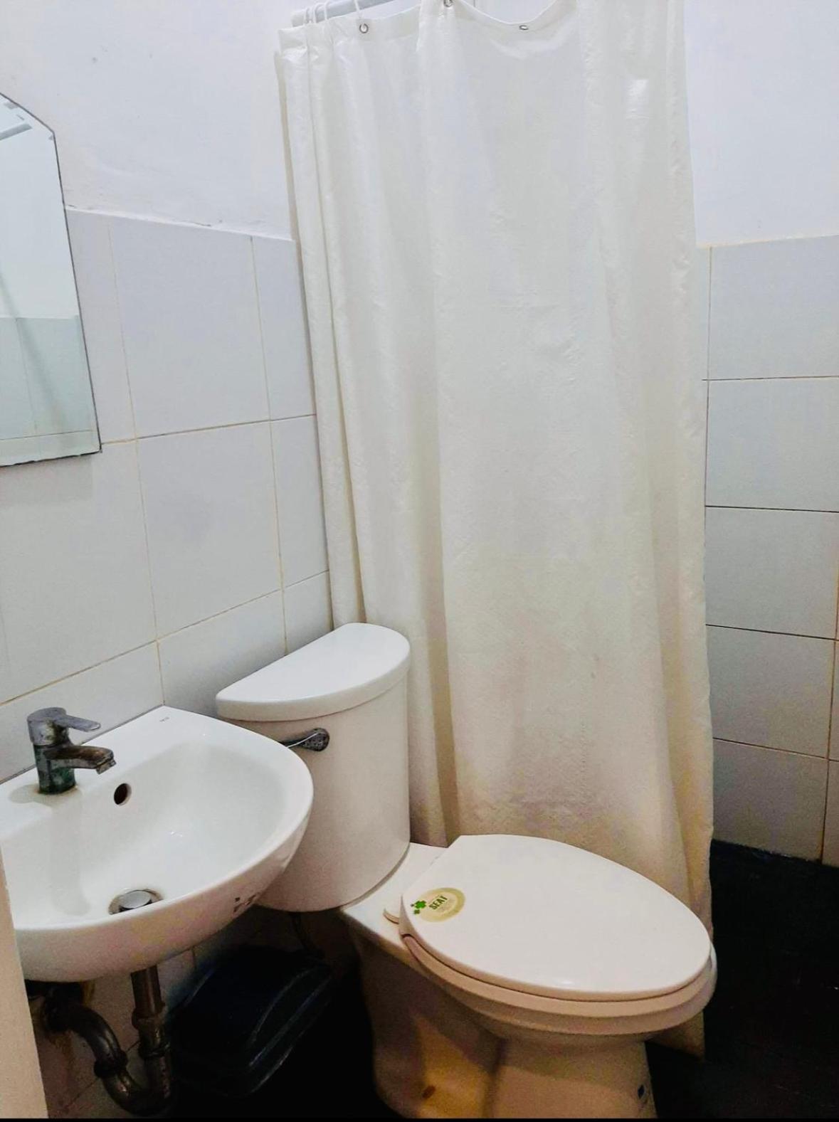 Hometown Hotel - Lacson Баколод Екстер'єр фото