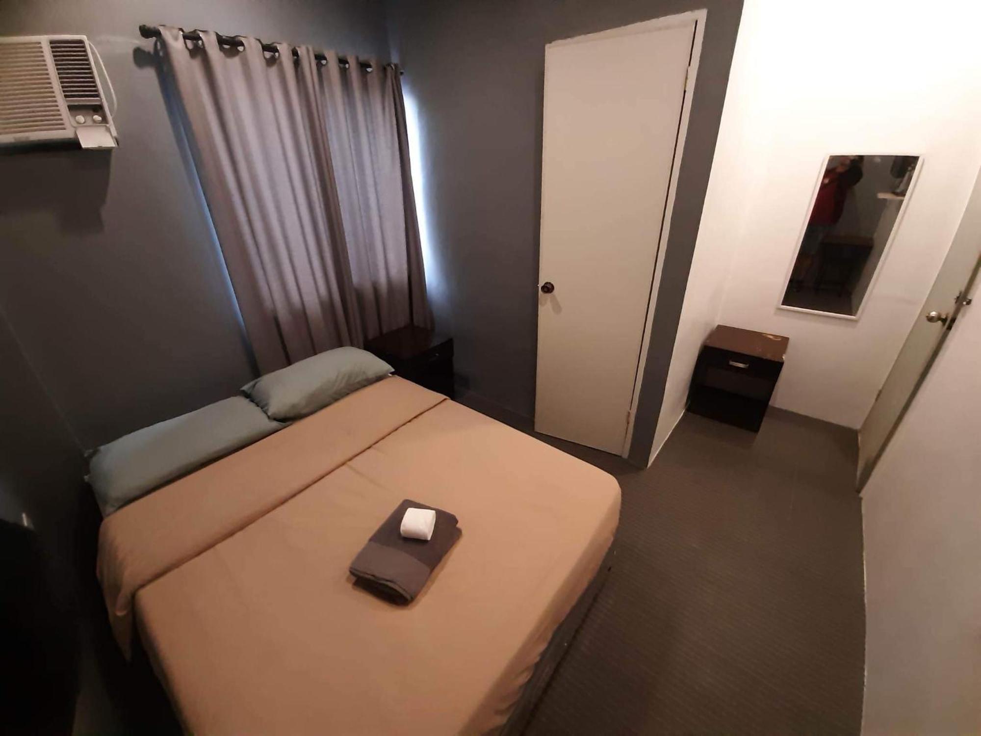 Hometown Hotel - Lacson Баколод Екстер'єр фото