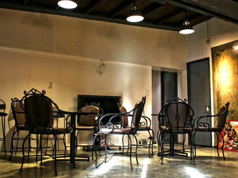 Hometown Hotel - Lacson Баколод Екстер'єр фото